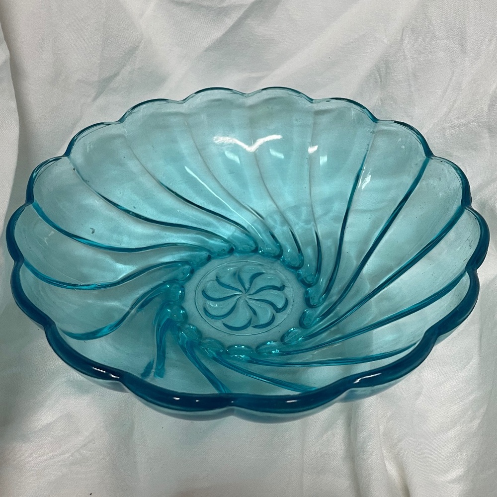 1960s Hazel Atlas Capri Blue Seashell Bowl